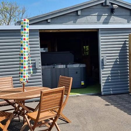 Grace'S Place With Hot Tub & Games Room Carrickfergus Eksteriør billede