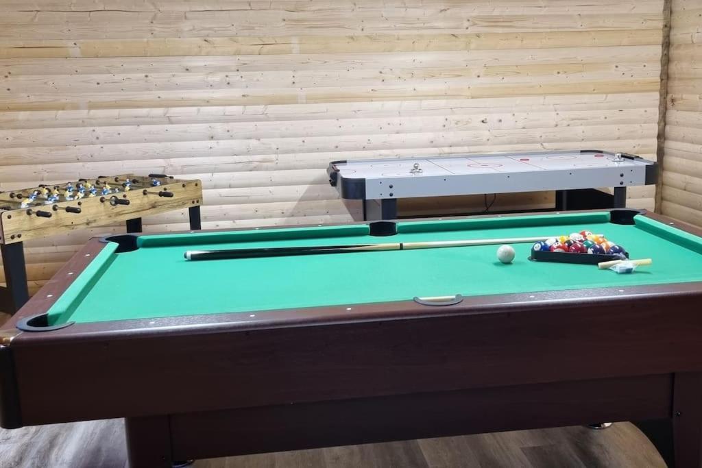 Grace'S Place With Hot Tub & Games Room Carrickfergus Eksteriør billede