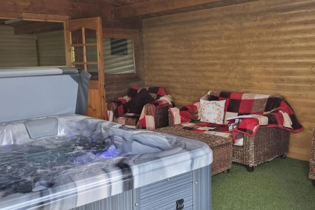 Grace'S Place With Hot Tub & Games Room Carrickfergus Eksteriør billede